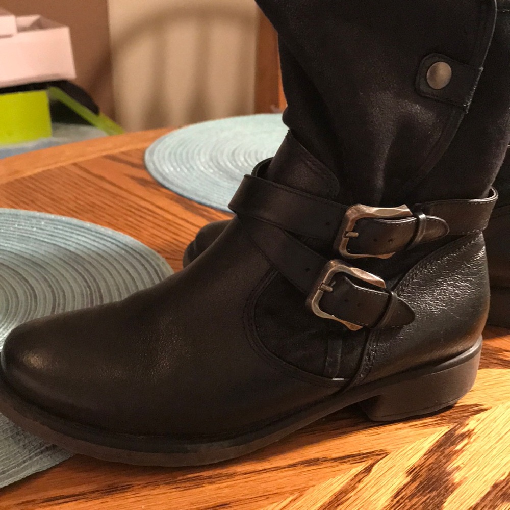 Black motoBoots leather